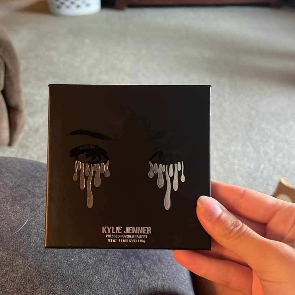 kylie cosmetics eyeshadow palette